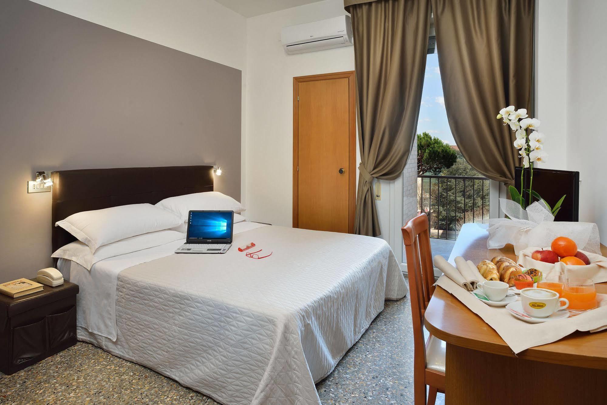 Hotel Piero Della Francesca Urbino Kültér fotó
